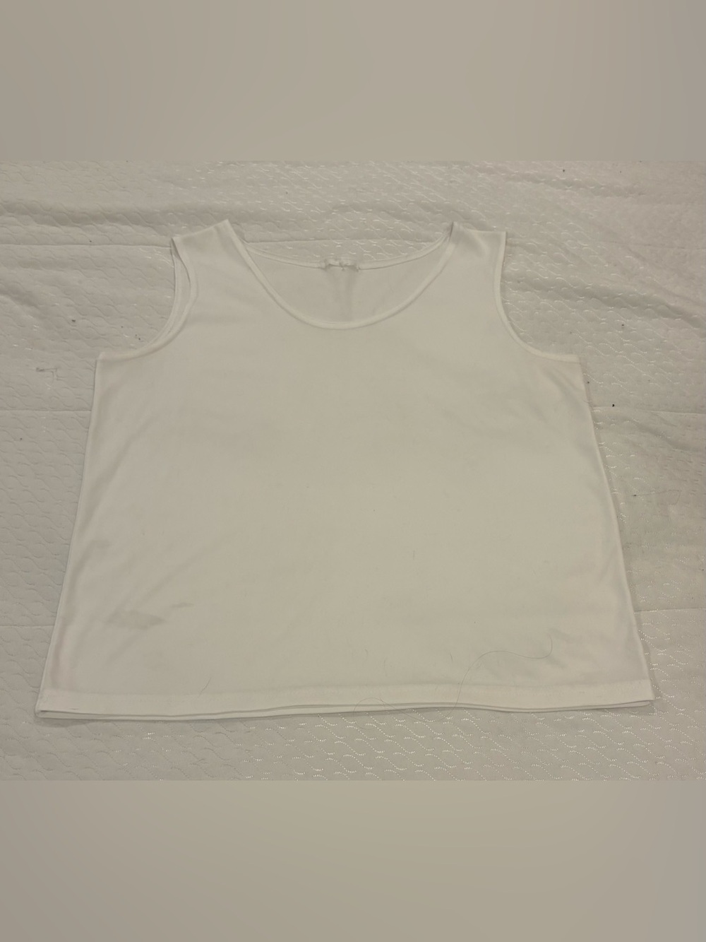 FREE WITH PURCHASE Classic White Scoop Neck Tank Top - Picture 5 of 5